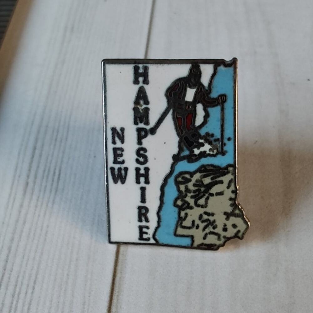 New Hampshire State Shaped Pin Souvenir Travel Hat Lapel Collectible